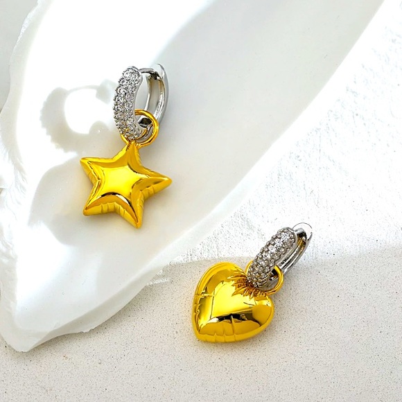 ⭐️ Star Heart Hoop Earrings - Picture 2 of 4